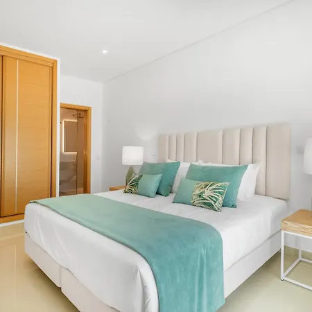 Ocean & Beach 4 With Pool By Homing Apartman *