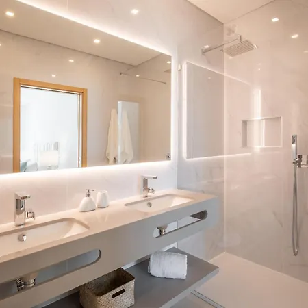 Ocean & Beach 4 With Pool By Homing Lagos